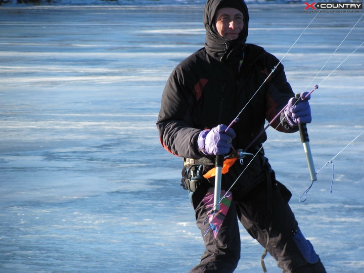Катание на льду с кайтом на лыжах